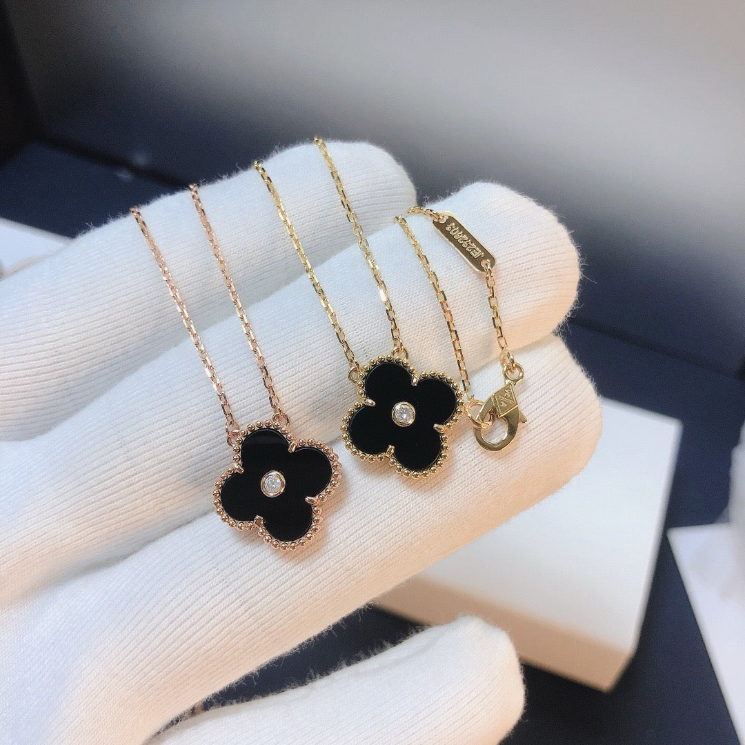 [Triumph Jewelry]CLOVER 15MM DIAMOND ONYX NECKLACE