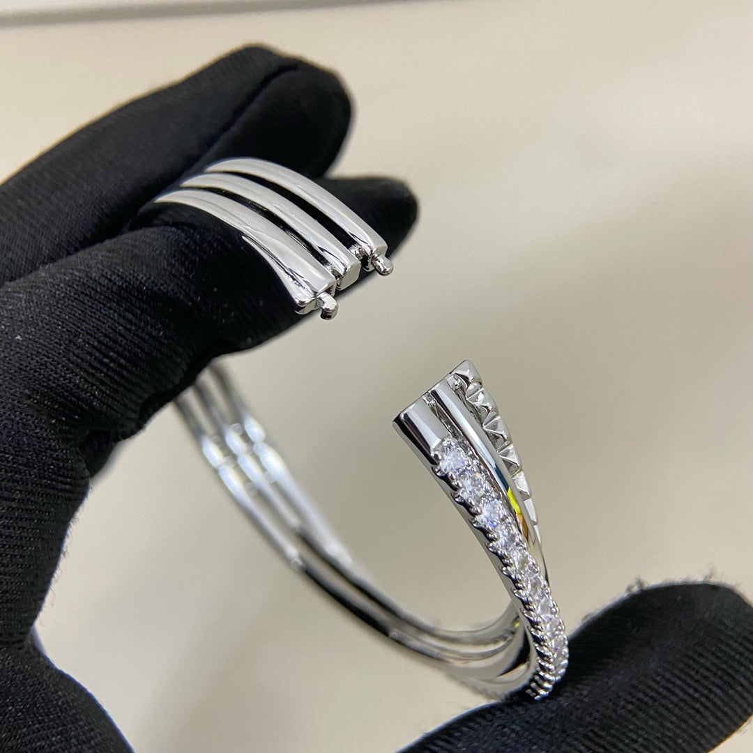 [Triumph Jewelry]ETINCELLE HALF-PAVED DIAMOND BRACELET
