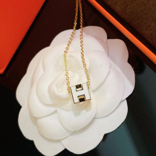 [Triumph Jewelry]H WHITE SQUARE GOLD NECKLACE