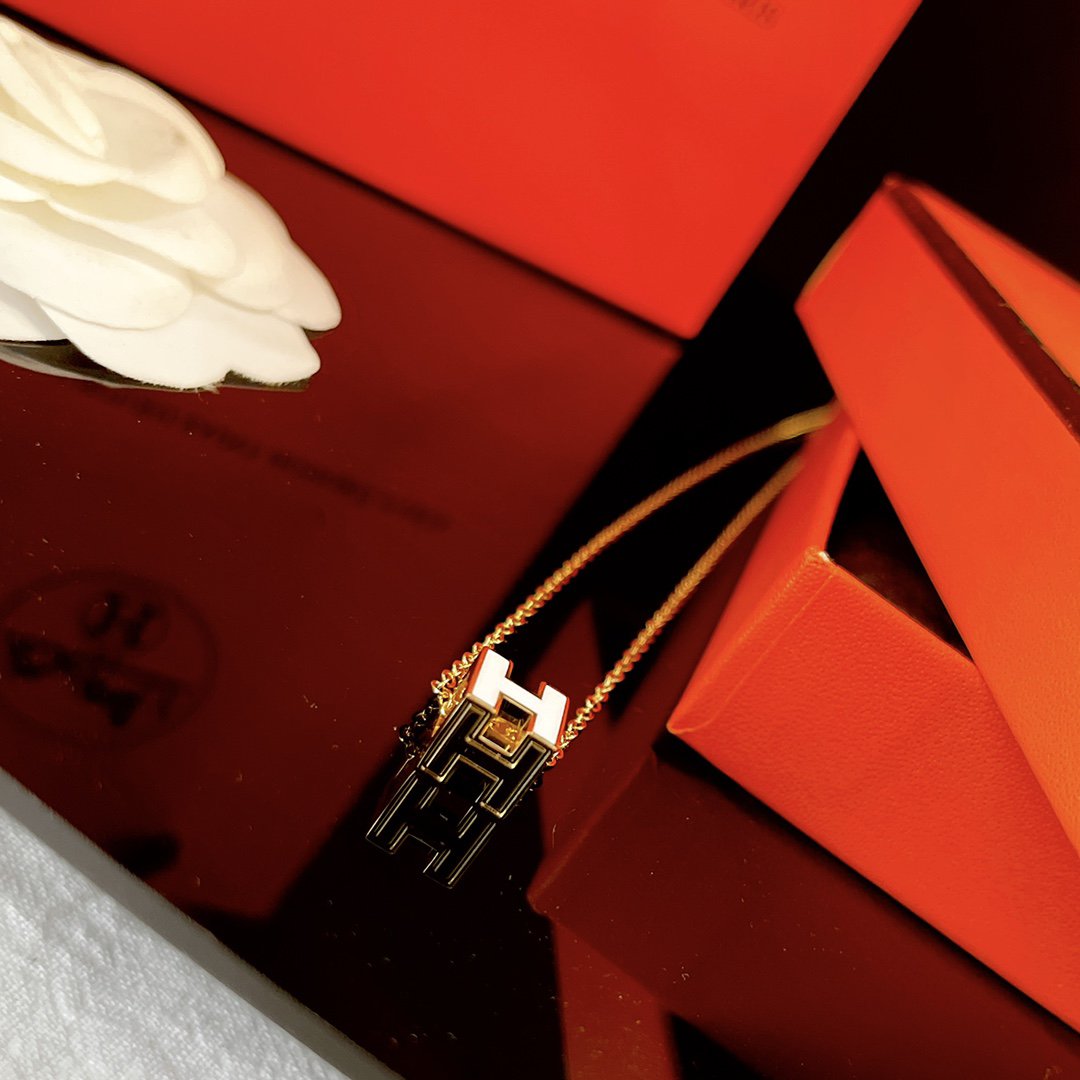 [Triumph Jewelry]H WHITE SQUARE GOLD NECKLACE