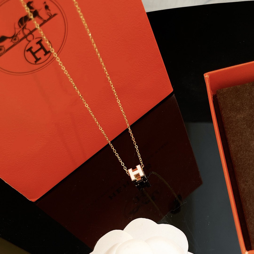 [Triumph Jewelry]H WHITE SQUARE GOLD NECKLACE