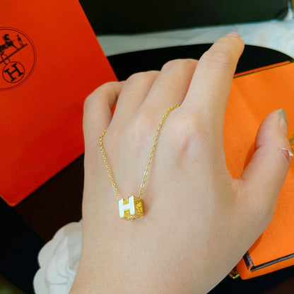 [Triumph Jewelry]H WHITE SQUARE GOLD NECKLACE