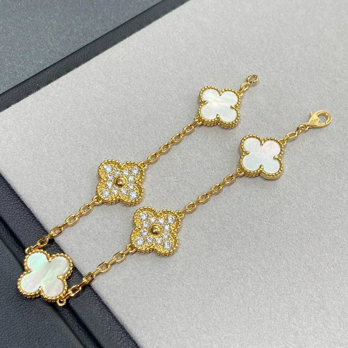 [Triumph Jewelry]CLOVER WHITE PEARL MOP 5 MOTIF BRACELET COLLECTION