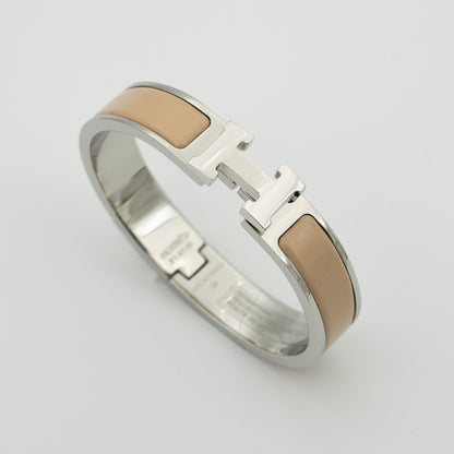 [Triumph Jewelry]H GREY BRACELET