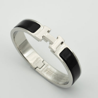 [Triumph Jewelry]H BLACK BRACELET