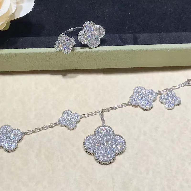 [Triumph Jewelry]CLOVER 6 MOTIFS SILVER DIAMOND BRACELET