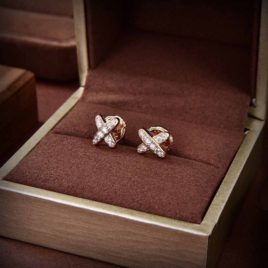 [Triumph Jewelry]JEUX DE GOLD DIAMOND EARRINGS