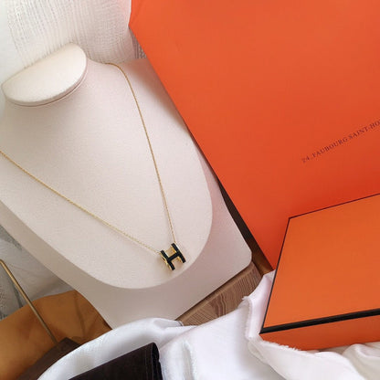 [Triumph Jewelry]HM CLIC BLACK ENAMEL GOLD NECKLACE
