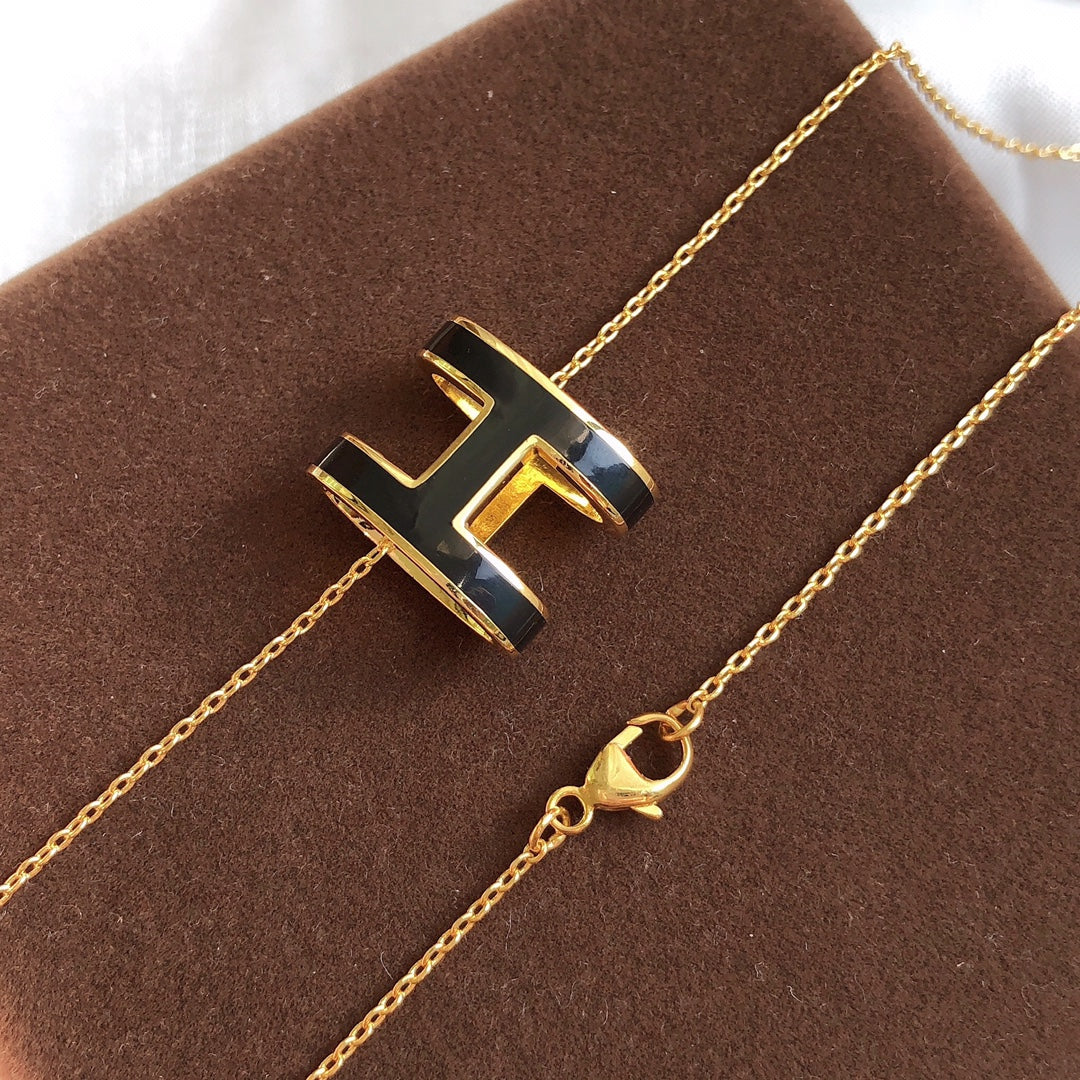 [Triumph Jewelry]HM CLIC BLACK ENAMEL GOLD NECKLACE