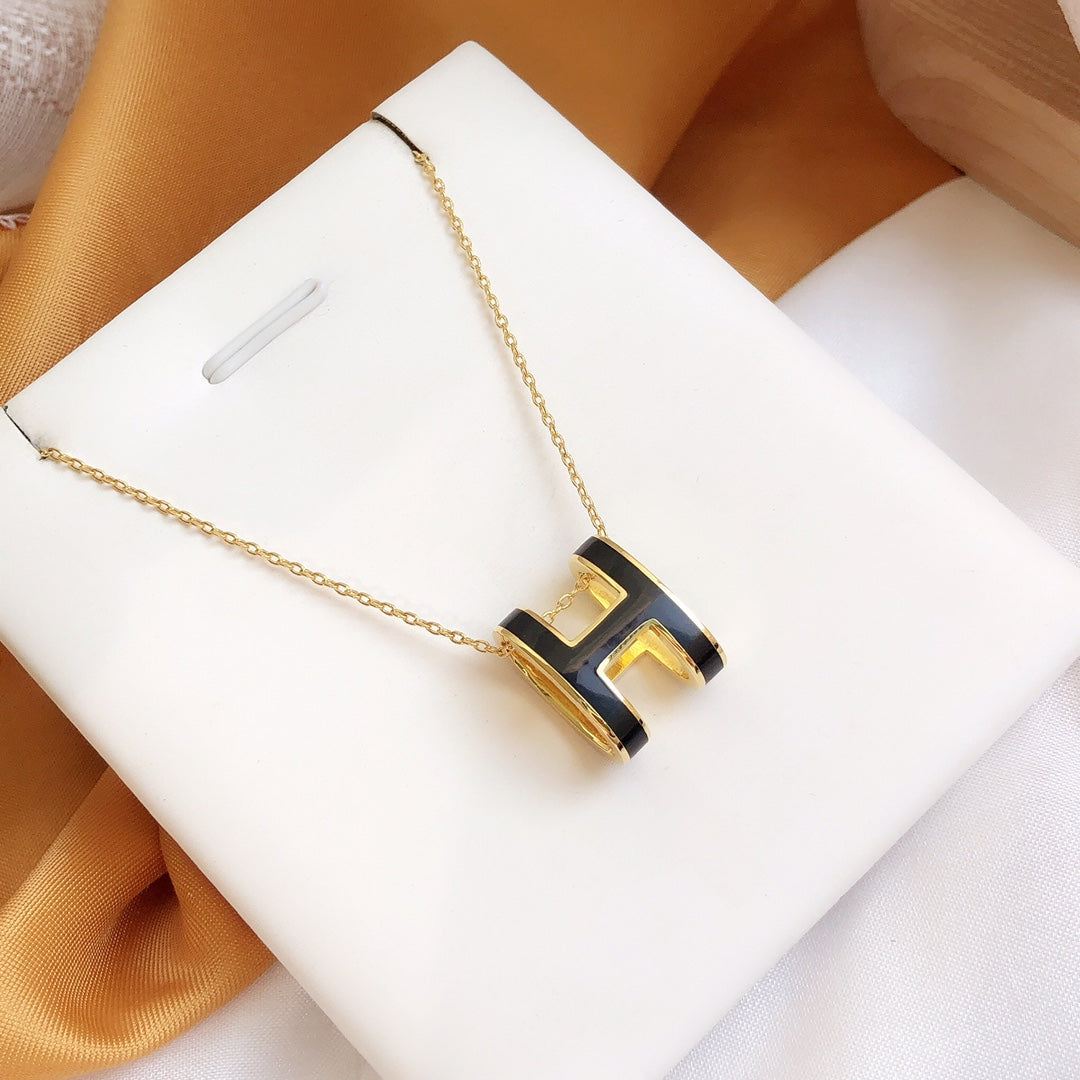 [Triumph Jewelry]HM CLIC BLACK ENAMEL GOLD NECKLACE