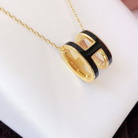 [Triumph Jewelry]HM CLIC BLACK ENAMEL GOLD NECKLACE