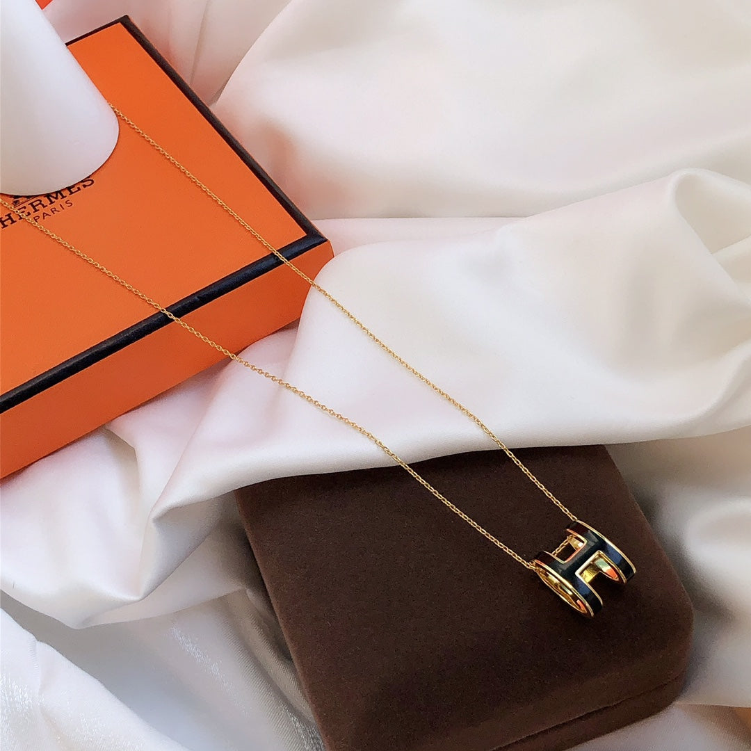 [Triumph Jewelry]HM CLIC BLACK ENAMEL GOLD NECKLACE