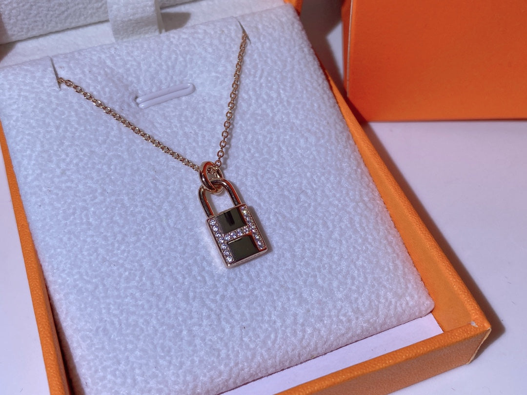 [Triumph Jewelry]HM ADVANCED NICHE LOCK HEAD NECKLACE DIAMONDS