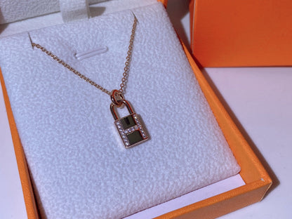 [Triumph Jewelry]HM ADVANCED NICHE LOCK HEAD NECKLACE DIAMONDS