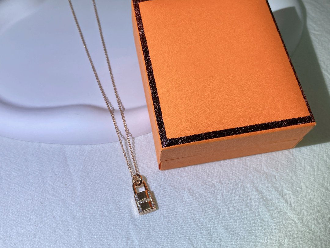 [Triumph Jewelry]HM ADVANCED NICHE LOCK HEAD NECKLACE DIAMONDS