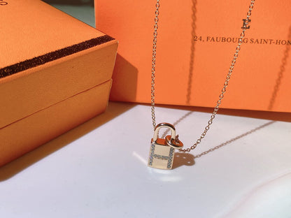 [Triumph Jewelry]HM ADVANCED NICHE LOCK HEAD NECKLACE DIAMONDS