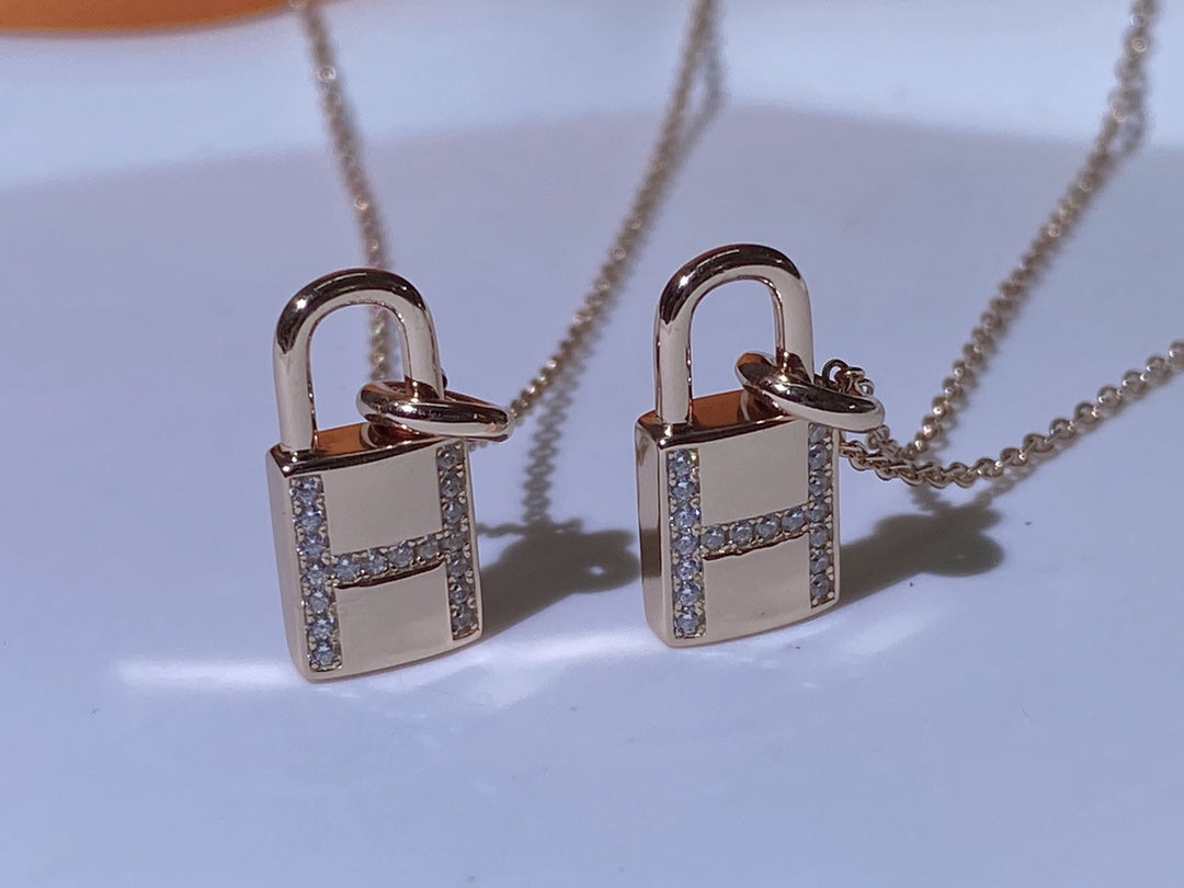 [Triumph Jewelry]HM ADVANCED NICHE LOCK HEAD NECKLACE DIAMONDS
