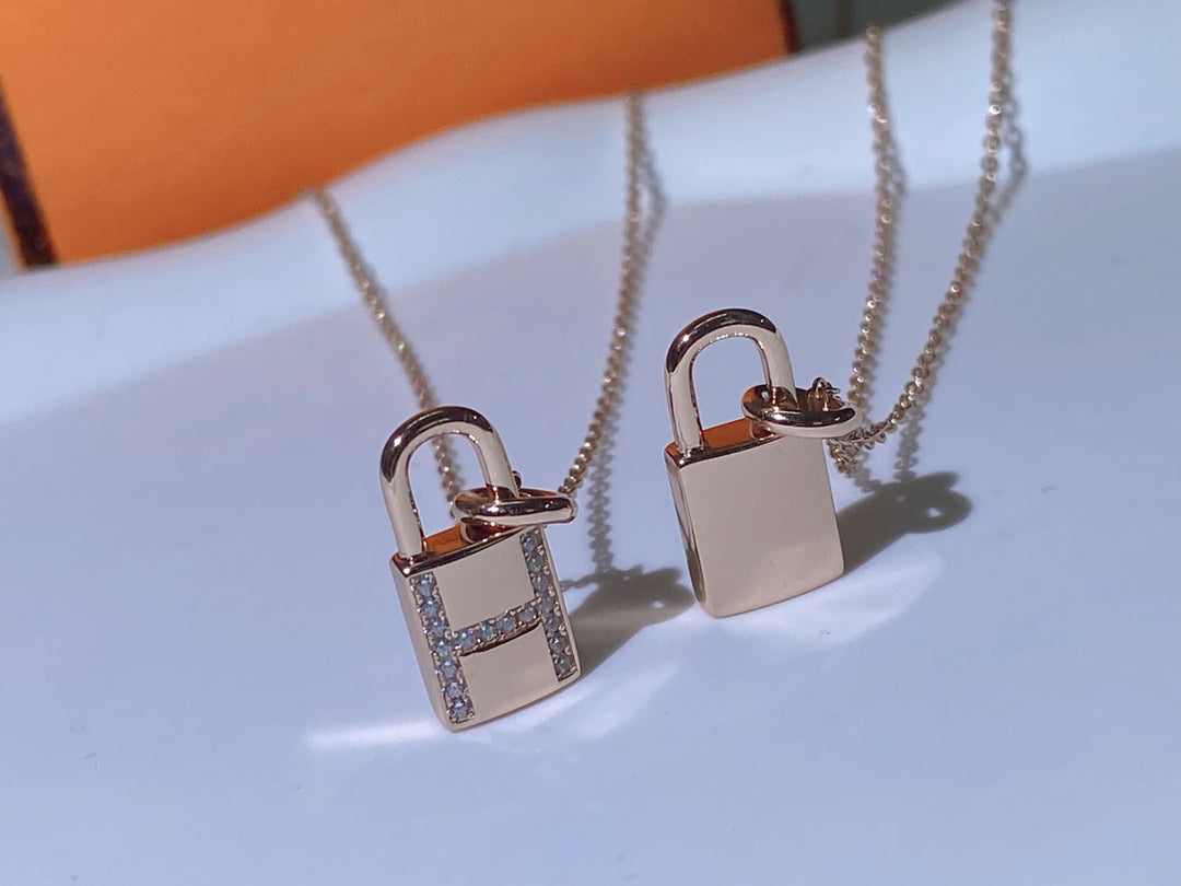 [Triumph Jewelry]HM ADVANCED NICHE LOCK HEAD NECKLACE DIAMONDS