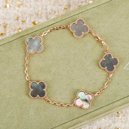 [Triumph Jewelry] CLOVER 5 MOTIF GRAY MOP BRACELET COLLECTION