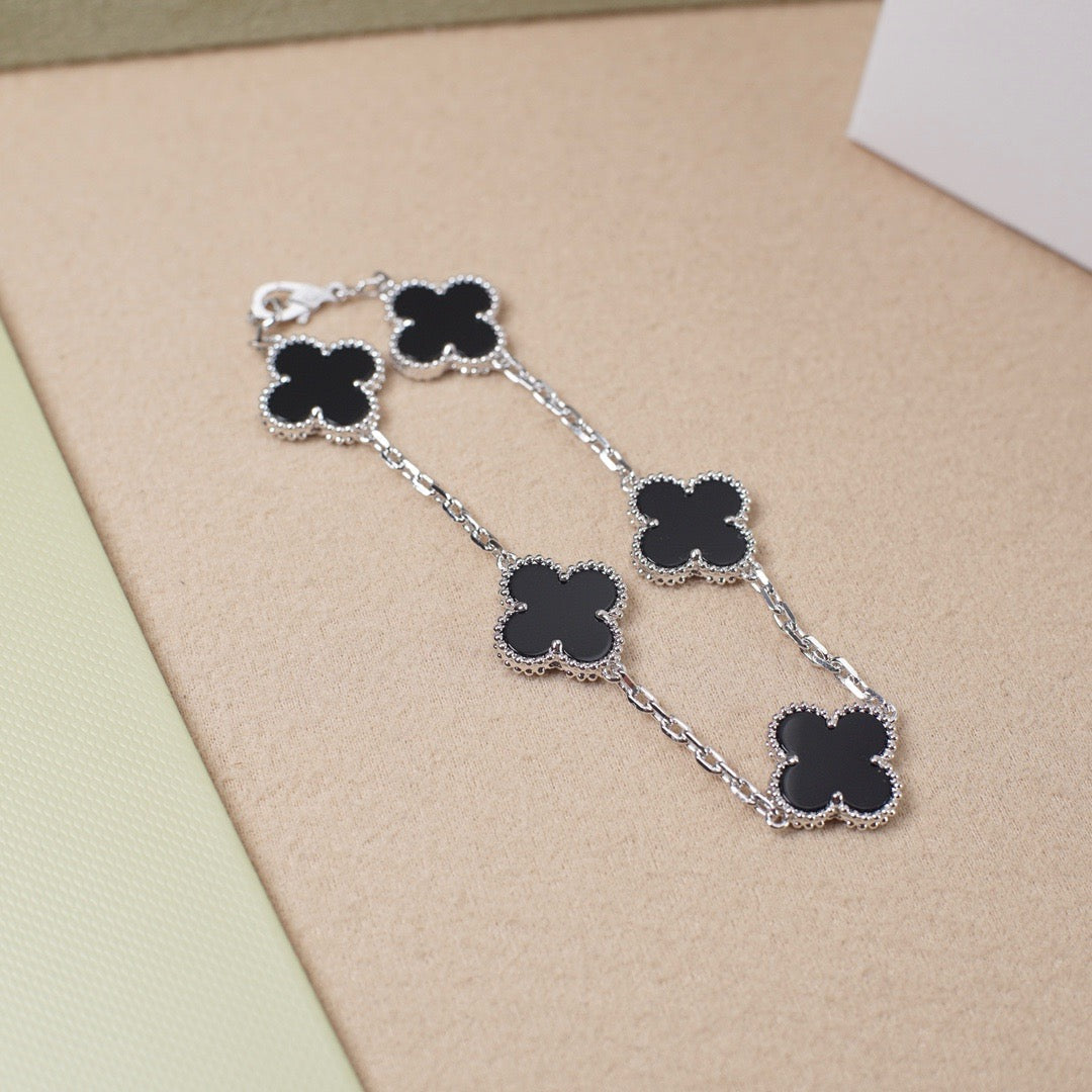 [Triumph Jewelry] CLOVER 5 MOTIF ONYXS BRACELET COLLECTION