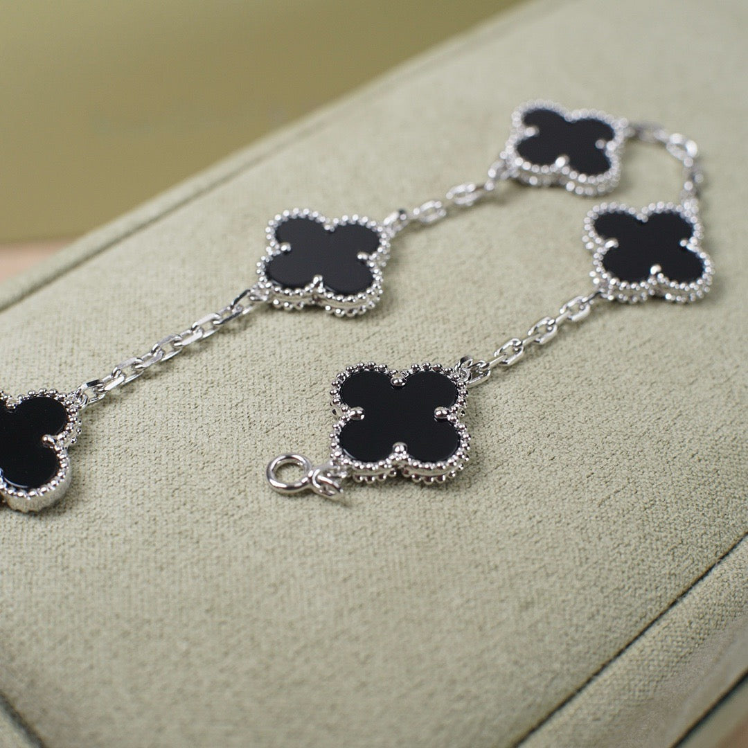 [Triumph Jewelry] CLOVER 5 MOTIF ONYXS BRACELET COLLECTION