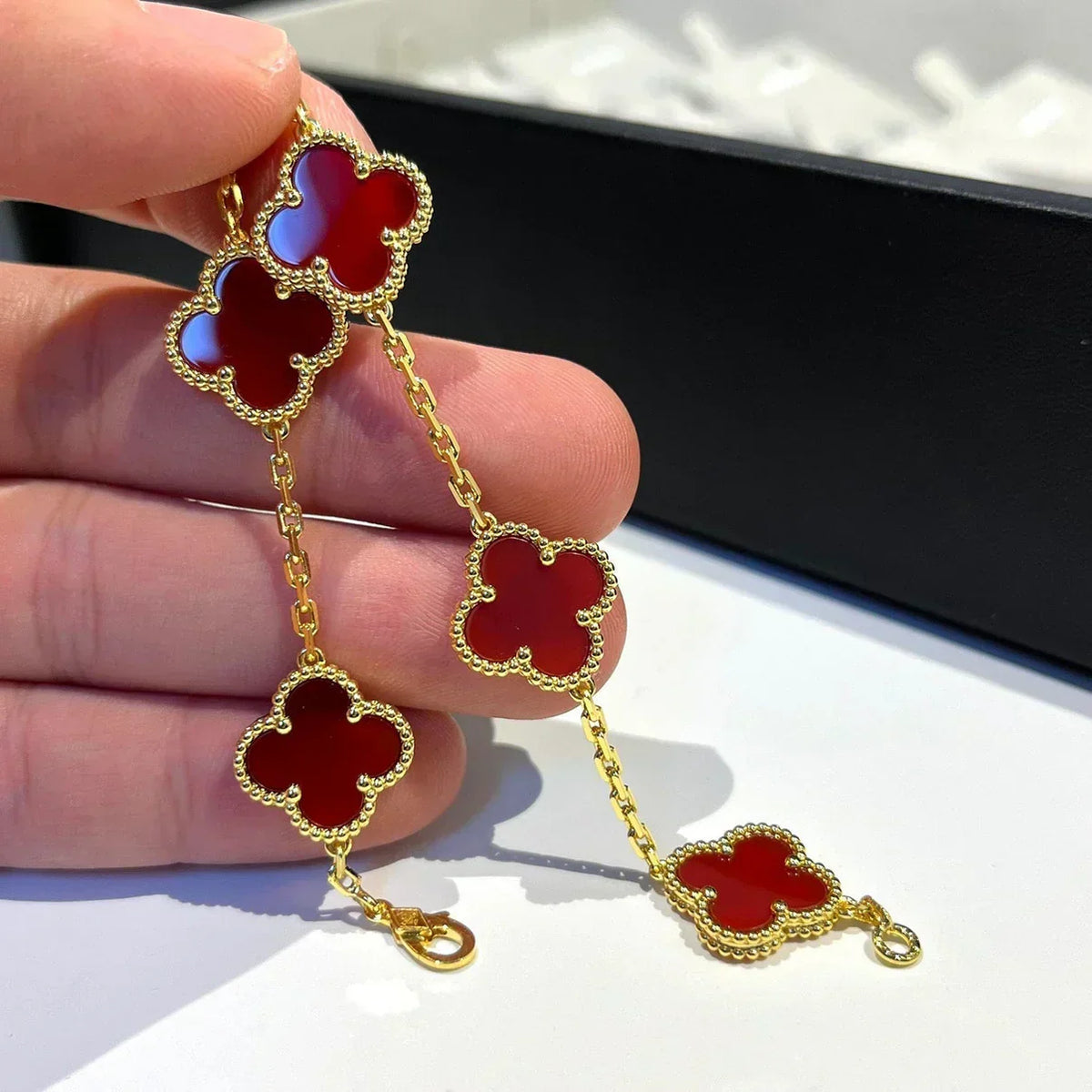 [Triumph Jewelry] CLOVER 5 MOTIF RED CORNELIAN BRACELET COLLECTION