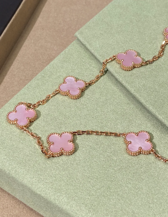 [Triumph Jewelry Jewellery] Pink Necklace with Ten Clover Designs