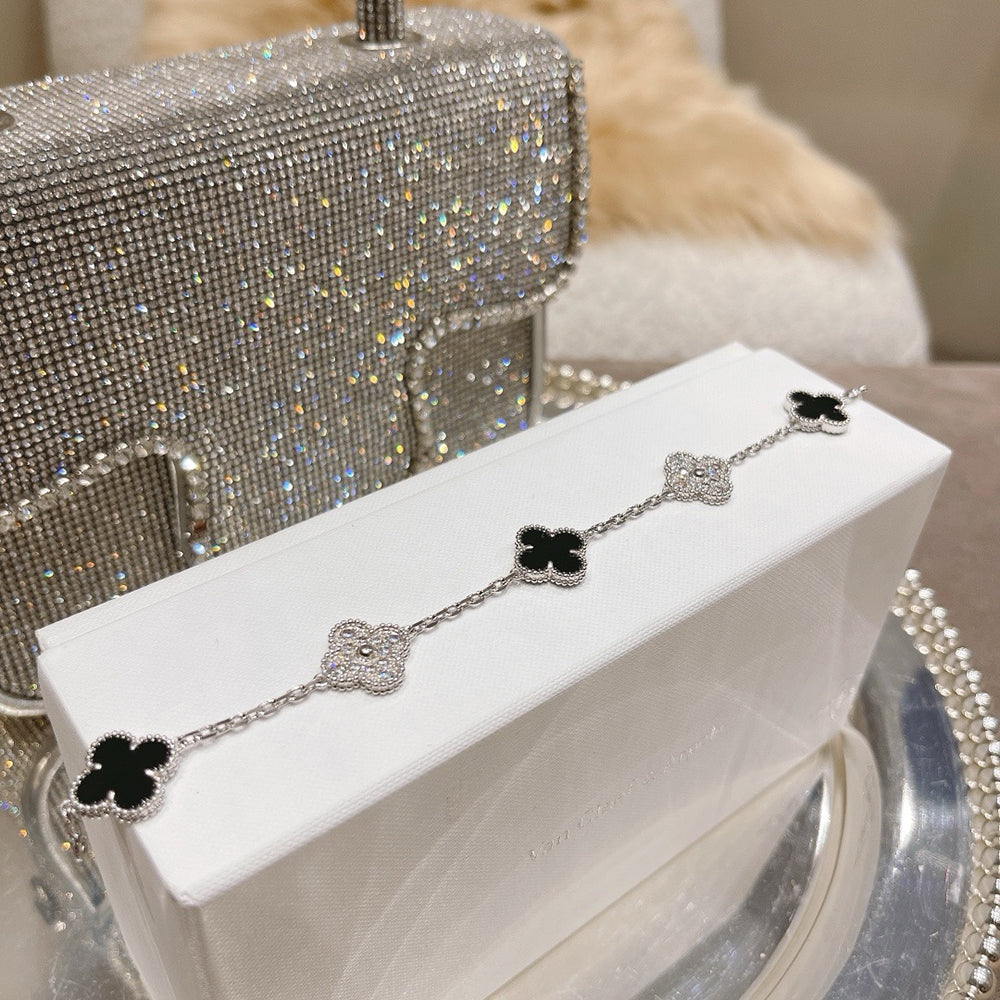 [Triumph Jewelry] CLOVER 5 MOTIF ONYXS BRACELET COLLECTION