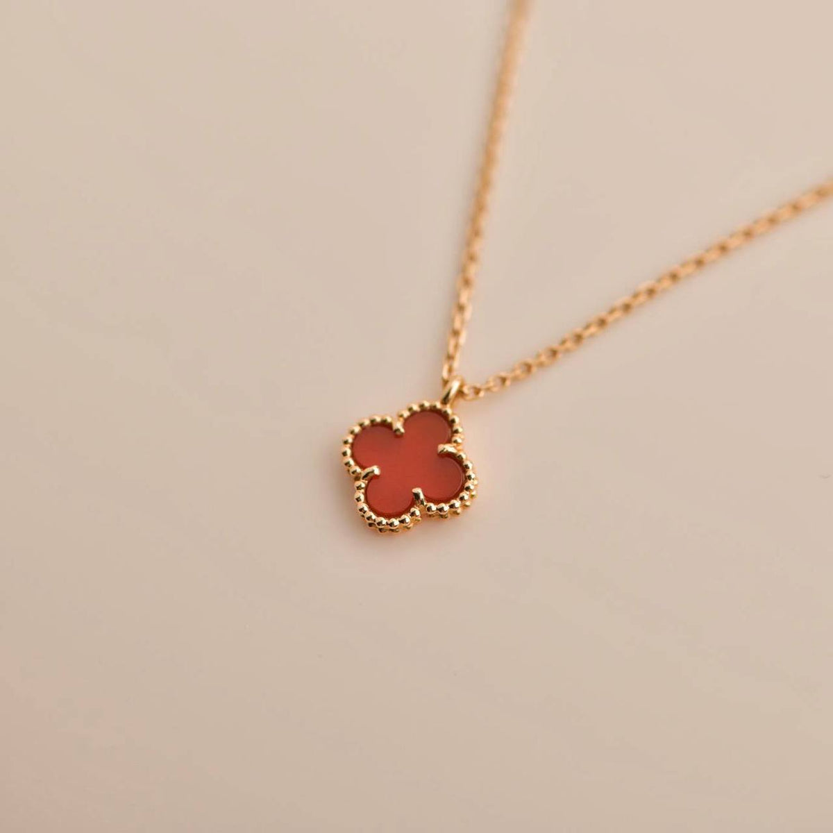 [Triumph Jewelry]CLOVER MINI 9.5MM WHITE CARNELIANS NECKLACE