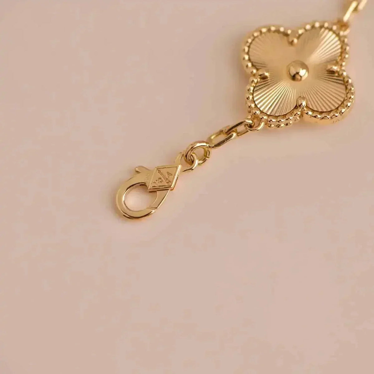[Triumph Jewelry] CLOVER 5 MOTIF LASER BRACELET COLLECTION