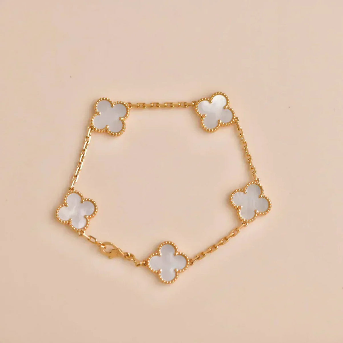 [Triumph Jewelry]CLOVER WHITE PEARL MOP 5 MOTIF BRACELET COLLECTION