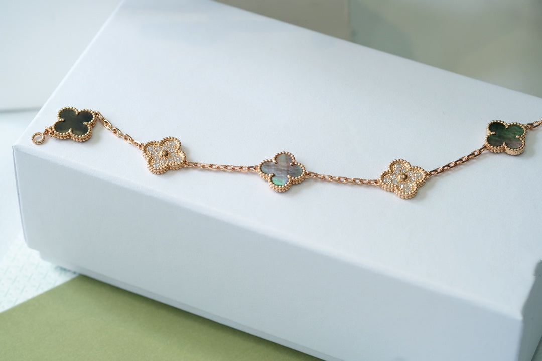 [Triumph Jewelry] CLOVER 5 MOTIF GRAY MOP BRACELET COLLECTION