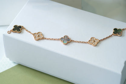 [Triumph Jewelry] CLOVER 5 MOTIF GRAY MOP BRACELET COLLECTION