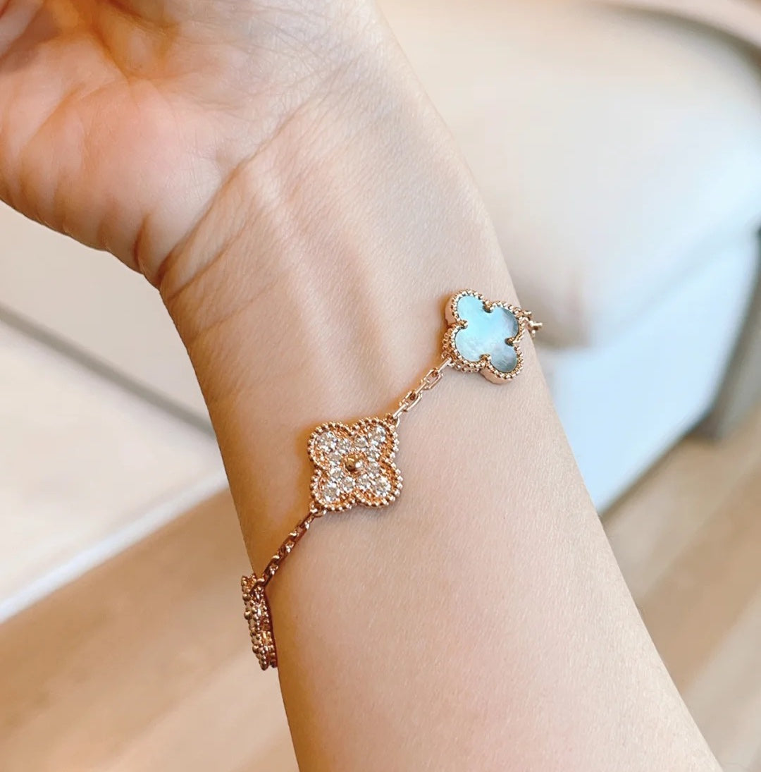 [Triumph Jewelry] CLOVER 5 MOTIF GRAY MOP BRACELET COLLECTION