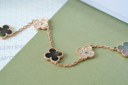 [Triumph Jewelry] CLOVER 5 MOTIF GRAY MOP BRACELET COLLECTION