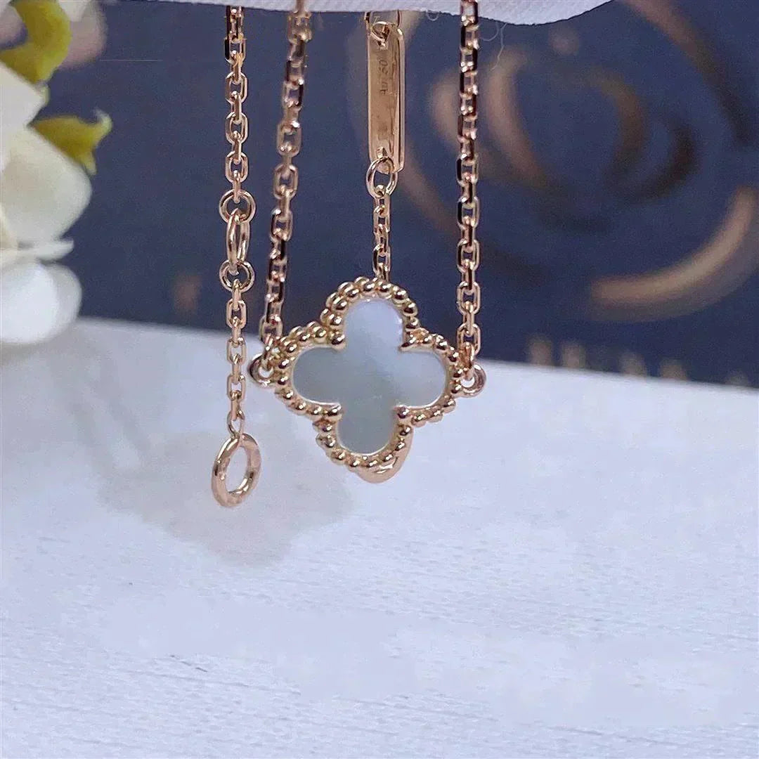 [Triumph Jewelry]CLOVER WHITE MOP SINGLE FLOWER BRACELET