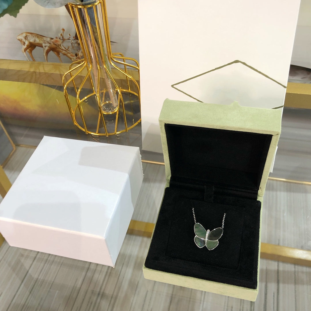 [Triumph Jewelry]LARGE BUTTERFLY SILVER PENDANT DIAMOND NECKLACE
