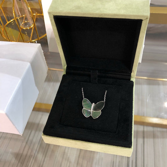 [Triumph Jewelry]LARGE BUTTERFLY SILVER PENDANT DIAMOND NECKLACE