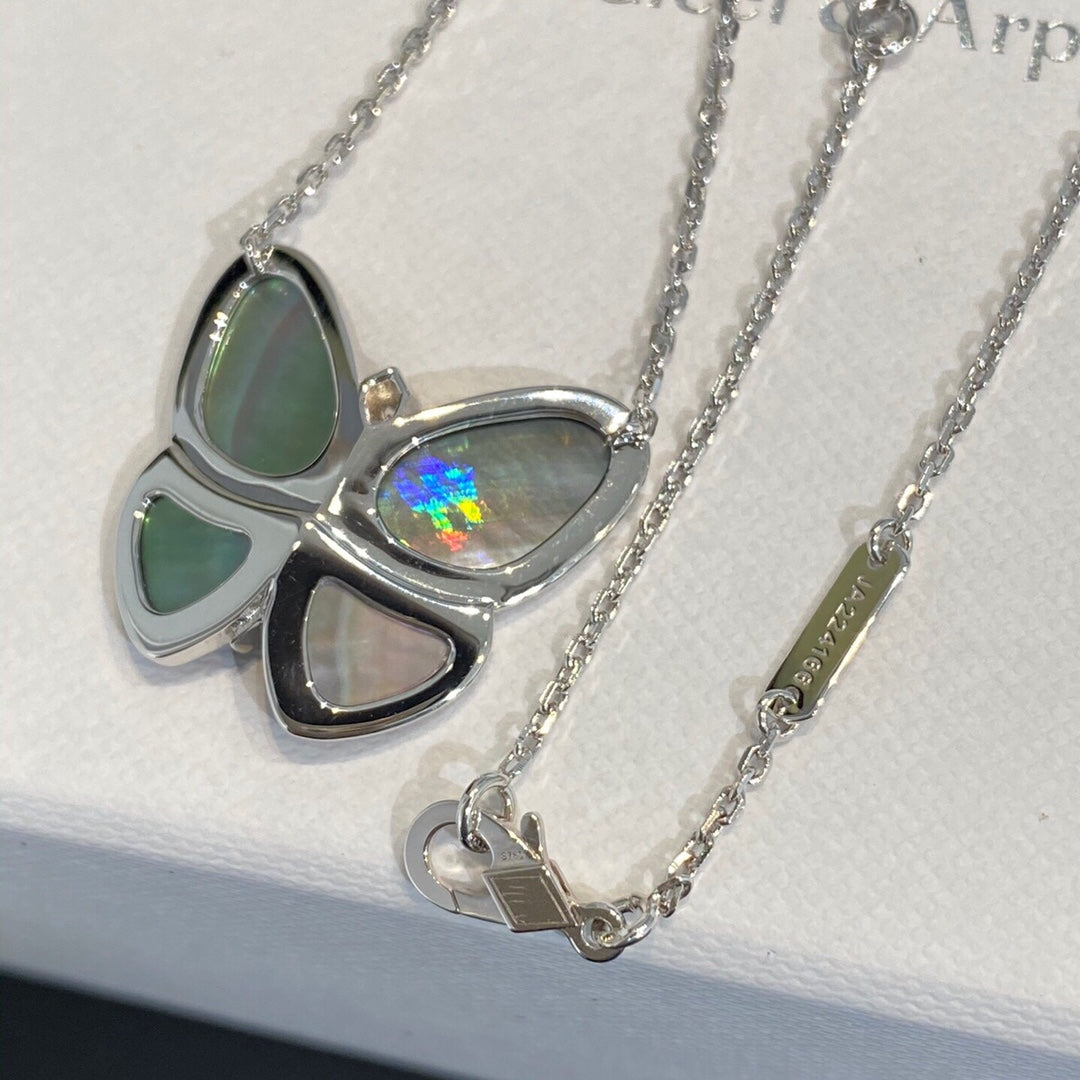 [Triumph Jewelry]LARGE BUTTERFLY SILVER PENDANT DIAMOND NECKLACE