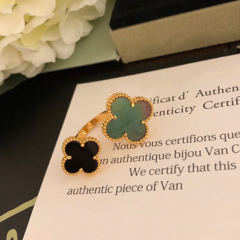 [Triumph Jewelry]CLOVER BETWEEN THE FINGER RING