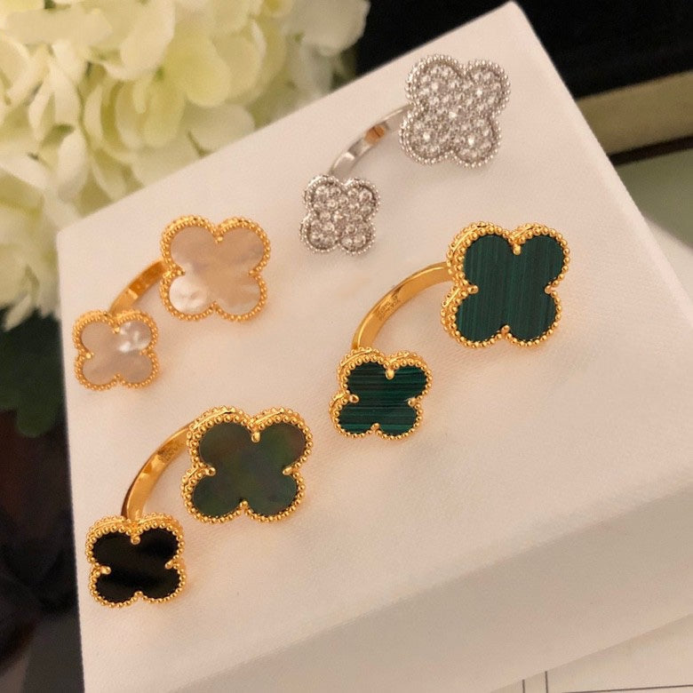 [Triumph Jewelry]CLOVER BETWEEN THE FINGER RING