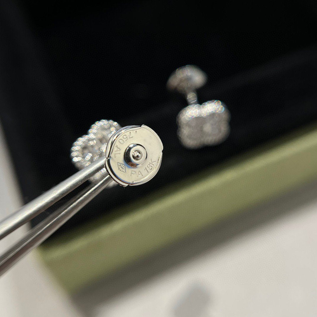 [Triumph Jewelry]CLOVER MINI DIAMOND STUD EARRINGS