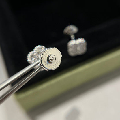 [Triumph Jewelry]CLOVER MINI DIAMOND STUD EARRINGS