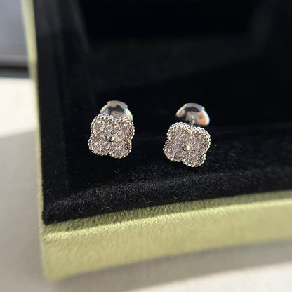 [Triumph Jewelry]CLOVER MINI DIAMOND STUD EARRINGS