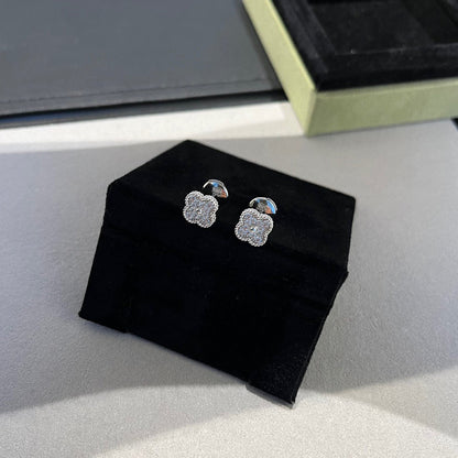 [Triumph Jewelry]CLOVER MINI DIAMOND STUD EARRINGS