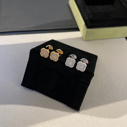 [Triumph Jewelry]CLOVER MINI DIAMOND STUD EARRINGS