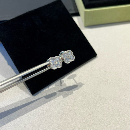 [Triumph Jewelry]CLOVER MINI DIAMOND STUD EARRINGS