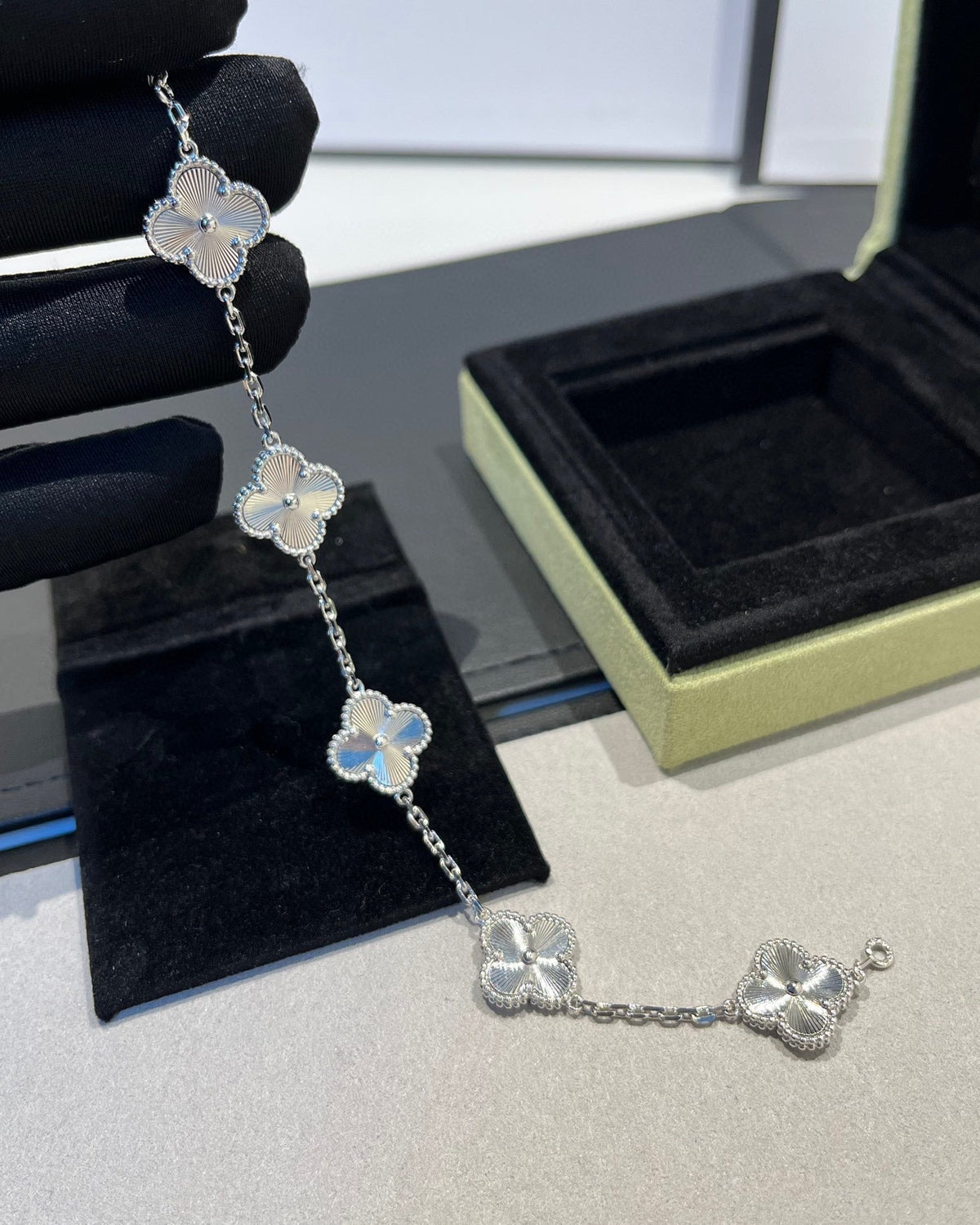 [Triumph Jewelry] CLOVER 5 MOTIF LASER BRACELET COLLECTION