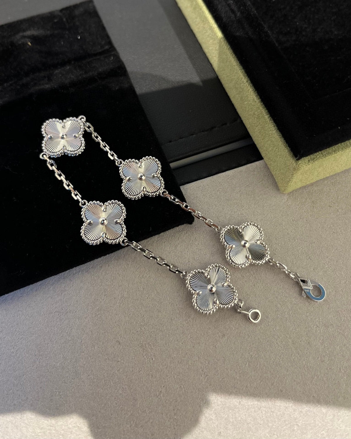 [Triumph Jewelry] CLOVER 5 MOTIF LASER BRACELET COLLECTION