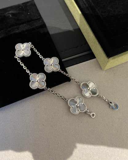 [Triumph Jewelry] CLOVER 5 MOTIF LASER BRACELET COLLECTION
